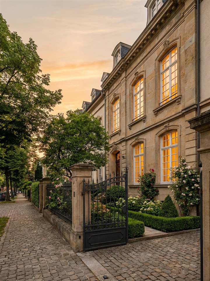 Maison de caractère au Grund — visuel généré par IA (exemple fictif)